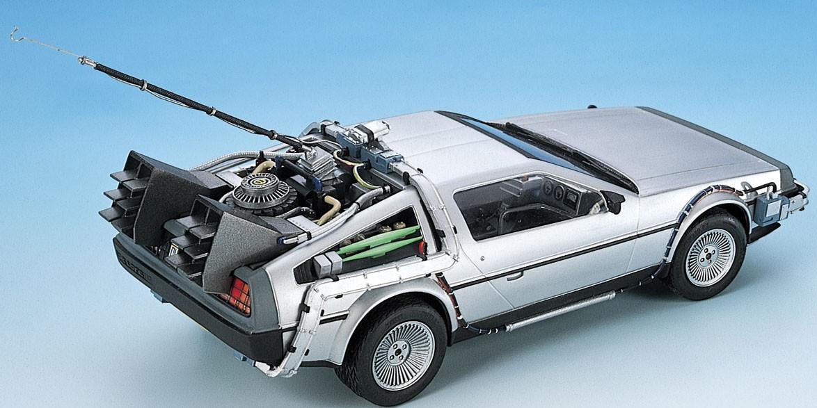 Delorean Back to the Future Part 1 De Lorean 1:24 scale model kit Aoshima 05916