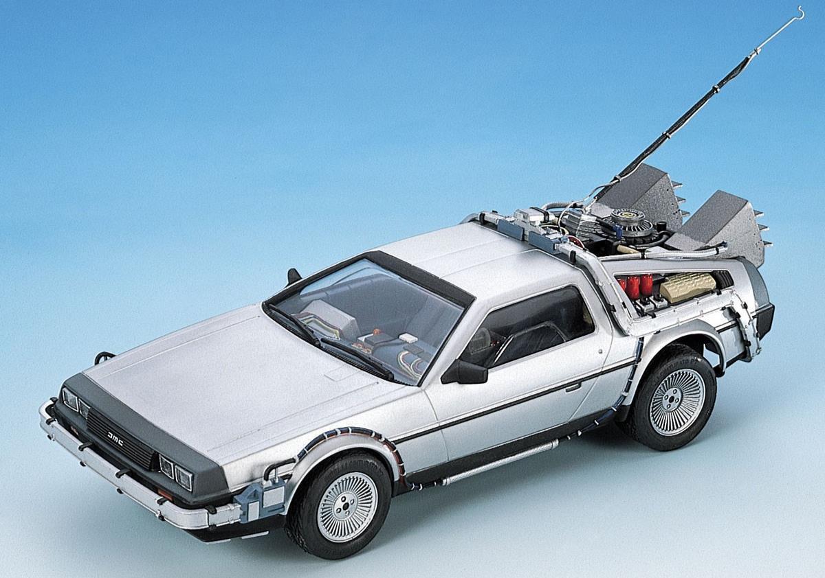 Delorean Back to the Future Part 1 De Lorean 1:24 scale model kit Aoshima 05916