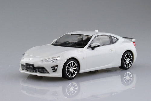TOYOTA 86 GT86 Crystal White Pearl Snap Together 1:32 scale kit Aoshima 05418