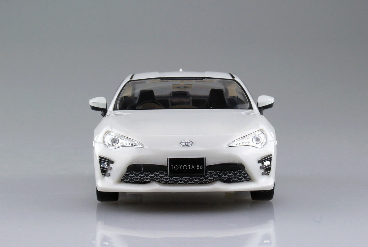 TOYOTA 86 GT86 Crystal White Pearl Snap Together 1:32 scale kit Aoshima 05418