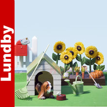 Load image into Gallery viewer, GARDEN SET &amp; DOGHOUSE Dog &amp; Kennel Dolls House 1:18th scale LUNDBY Sweden
